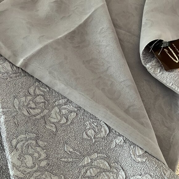 New with Tag Cejon Textured Floral Gray Lined Wrap - Picture 6 of 7